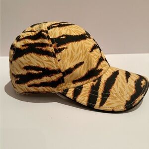 Dolce & Gabbana Tiger Print Statement Cap – OS